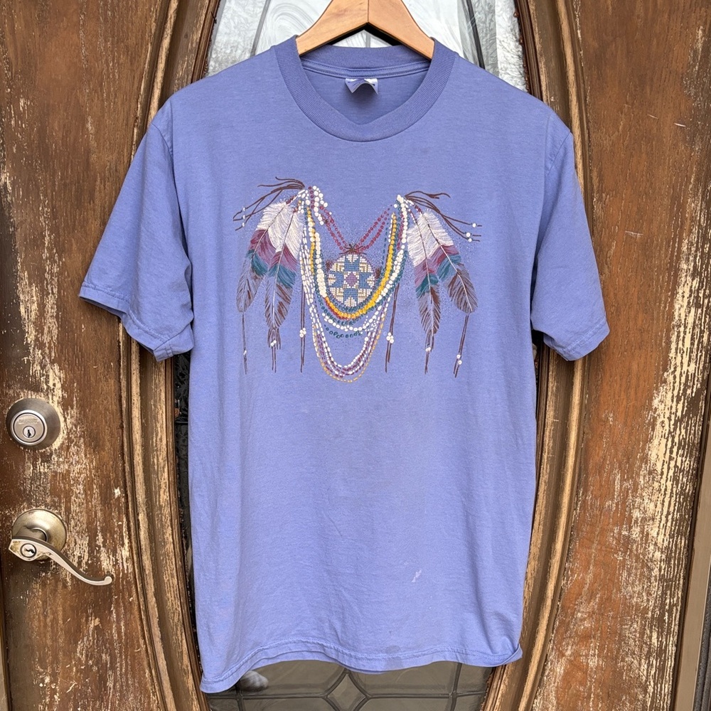 Vintage Single Stitch Diamond Dust Feather Print Tee!  Size Large